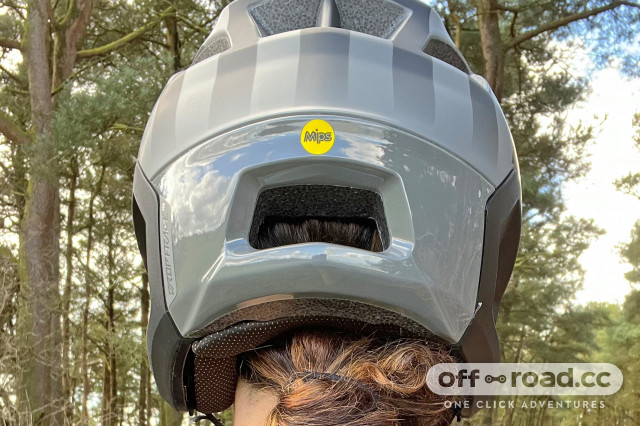 Difference between mtb online helmet and road helmet